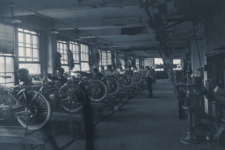 Assemblagehal van de Harley-Davidson fabriek, 1917